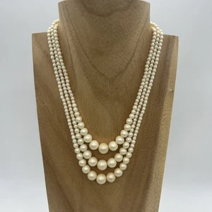Collar Multihilo Perla Sintética Graduada De Colección Crema Pushlock Grueso MCM - Imagen 1 de 24
