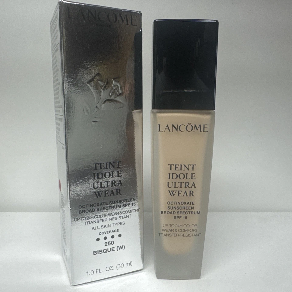 Lancôme Womens Teint Idole Ultra Liquid 24h Longwear SPF 15 Foundation