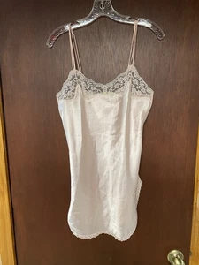 Vintage Victoria’s Secret Gold Label Babydoll-Schlupfkleid hellrosa Satin Spitze Small - Bild 1 von 7