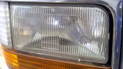 Passenger Right Headlight From 8501 GVW Fits 92-97 FORD F250 PICKUP 473169 - Image 1 of 4