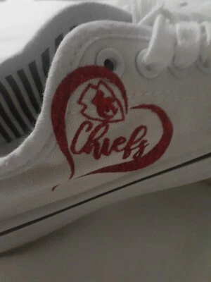 ZAPATOS KC CHIEFS PERSONALIZADOS PARA MUJER TALLA 6 de lona blanca Foto 1 de 4