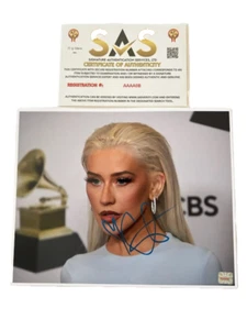 CHRISTINA AGUILERA ORIGINAL SIGNED 8 X 10 PHOTO + SAS COA - Picture 1 of 3