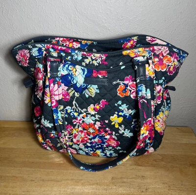 Сумка Vera Bradley модель Glenna в выброшенных позах - Изображение 1 из 4