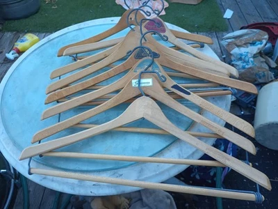 Conjunto de 8 cabides de madeira vintage Wishbone loja de departamentos - Imagem 1 de 4