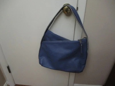 I.N.C. Bolso de hombro hobo para mujer International Concepts azul cadete plata remache Foto 1 de 4