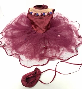 AMERICAN GIRL Prima Coppelia MAROON BALLETTKLEID & 1 Schuh - LESEN - Bild 1 von 7