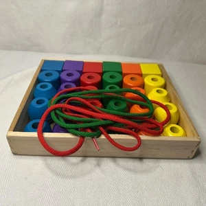 Melissa & Doug Perline Allacciate Primarie Giocattolo Educativo - Foto 1 di 3
