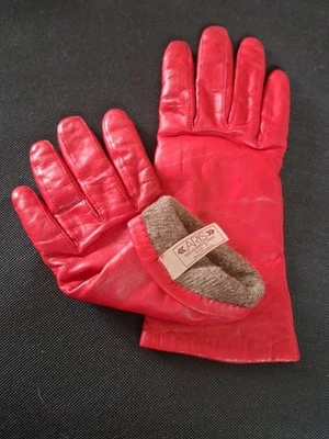 Aris Isotoner Womans Bright Red Supple Leather Gloves 100% Cashmere Lined Size 7 - Image 1 of 4