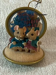 Christmas ornament Hallmark two mice in ladies compact Sister to Sister EX8292 - Picture 1 of 8