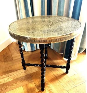 Vintage Brass Moroccan Tray Table with Hand-Carved English Wood Base Boho Decor - Imagen 1 de 9