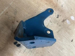 1822067c1 International DT Air Compressor Rear Bracket Used - Bild 1 von 2