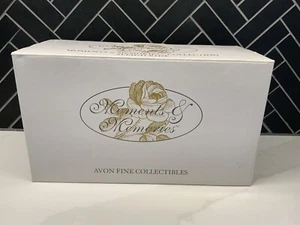 AVON 2002 MOMENTS & MEMORIES SAMMLUNG PORZELLANSCHLITTEN REIT PFERD WEIHNACHTEN - Bild 1 von 5