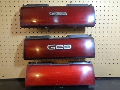 GEO METRO SWIFT REAR FINISH PANEL FILLER T/LAMP  NO LOGO SOLID RED  - Image 1 of 4