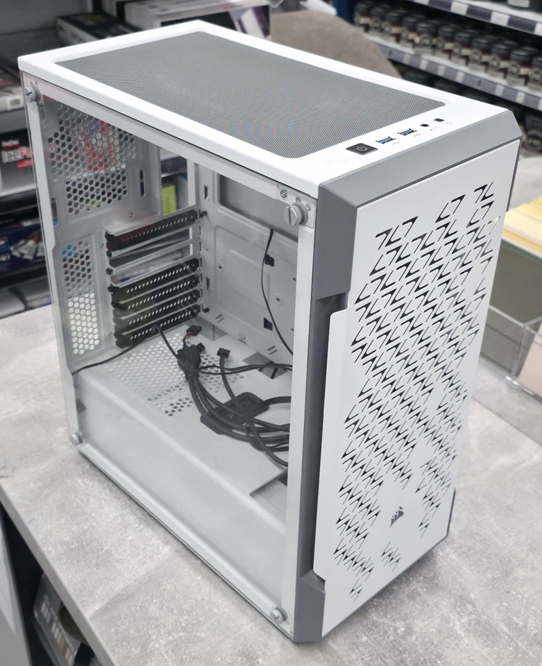 Corsair 220T Airflow Tempered Glass Mid-Tower Smart Case - White - Image 1 of 4