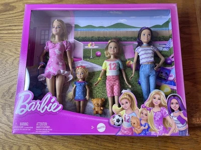 Barbie 12.7” Muñeca Hermanas - Barbie, Patrón, Stacie y Chelsea Set HWJ01 Foto 1 de 3