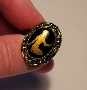 Vintage Onyx & goldähnlicher Look Modeschmuck verstellbarer Ring junges Mädchen Figur - Bild 1 von 7