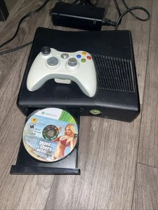 Microsoft Xbox 360 E Slim Model 1538 nur Konsole schwarz ohne Festplatte/HDD. Funktioniert - Bild 1 von 6