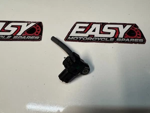 Yamaha YZF R1 2015-2025 Pressure Sensor OEM Genuine 1WS-82380-00 #2 - Picture 1 of 4