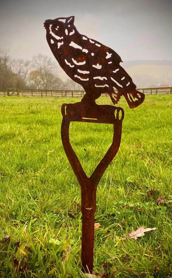 Rostige Eule Deko Edelrost Metall Vogel Stecker Gartendeko Rostoptik - Bild 1 von 3