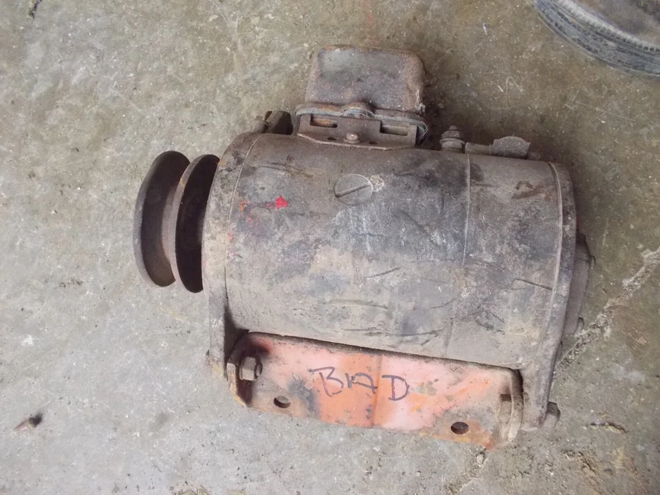 Allis Chalmers WD AC  tractor generator & regulator NON WORKING Core for parts - Image 1 of 4