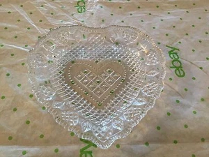 Plato de vidrio en forma de corazón - Imagen 1 de 3