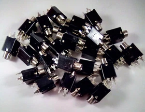 *NEW* (25 EA) SWITCHCRAFT 114BPC - 1/4" TRS JACKS W/SHUNT -**NO HARDWARE** - Picture 1 of 3
