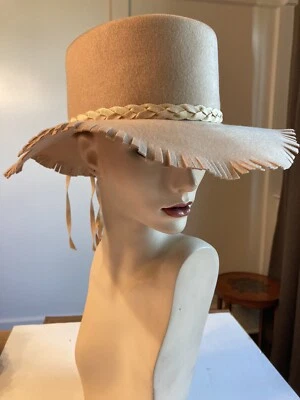 VTG WOMEN'S ROCKABILLY COWBOY BEIGE WOOL FRINGE WIDE BRIM HAT - Image 1 of 4