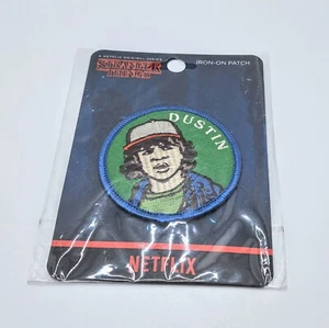 Stranger Things Dustin Netflix Bordado Hierro En Parche Loungefly Nuevo 2.5" - Imagen 1 de 2