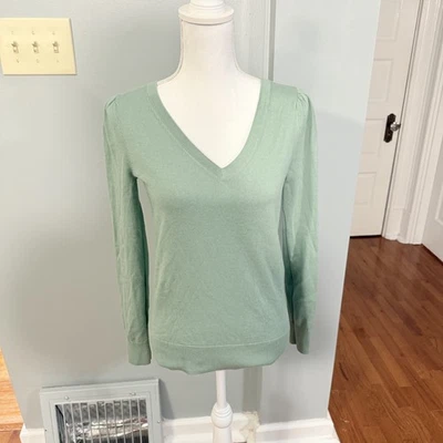 Suéter Boden para mujer pequeño de algodón con cuello en V tejido mangas abullonadas verde Foto 1 de 4