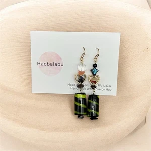 Pendientes Artesanos Corazón Floral Coral Sodalita Ónix - Imagen 1 de 3