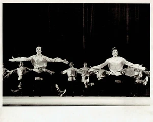 1974 Original Photo Moiseyev Dance Company Ballet Dancers at Opera House in NYC - Picture 1 of 2