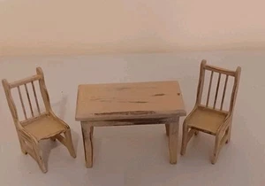 Muebles de casa de muñecas miniatura pintados a mano Shabby chic mesa y sillas de cocina - Imagen 1 de 4