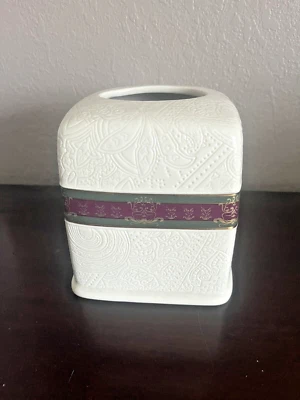 Croscill Home  Dover Manor  Porcelain  Tissue Box Cover  6”x6”x6.5” H  NWT - Изображение 1 из 4