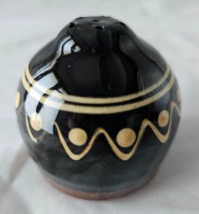 Winchcombe small slipware salt | pepper pot, circa 1930-50. Sidney Tustin - Picture 1 of 7
