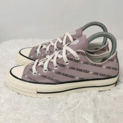 Zapatillas deportivas Converse Love Fearless moradas con cordones para mujer talla baja EE. UU. 6 Foto 1 de 4