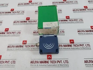 Telemecanique XS7D1A1PBM12 Inductive Proximity Sensor 12-24V 100mA - Picture 1 of 10
