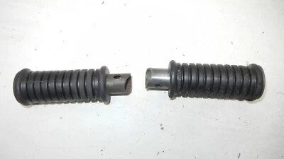 Suzuki TS125 TS 125 1975 plumero reposapiés pasajero reposapiés lado izquierdo y derecho Foto 1 de 4