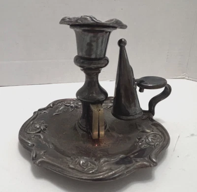 SOPORTE PARA VELAS Vintage Nuevo Plateado Estilo Fingerloop Adornado + Snuffer Foto 1 de 4