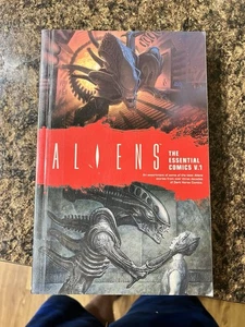 Aliens: The Essential Comics Vol. 1 Dark Horse Trade Paperback - Picture 1 of 5