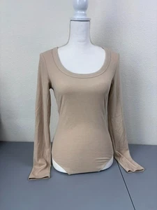 Body donna American Eagle beige medio scollo a scoop a costine manica lunga - Foto 1 di 7