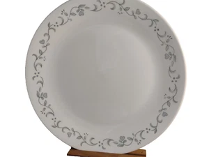 CORNING CORELLE COUNTRY COTTAGE 10 1/4" DINNER PLATES set of 4 flowers/hearts - Picture 1 of 7
