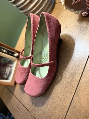 Tacones de gamuza rosa Kenneth Cole Reaction talla 7 Foto 1 de 4