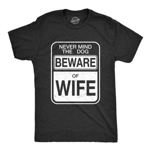Camiseta sarcástica para hombre Cuidado con la esposa Olvídate del perro Divertido regalo para papá esposo - Imagen 1 de 8
