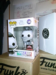 Funko Pop! *FREE Protector* DONALD DUCK 1309 *NEW* MINT/NM 2023 TargetCon Excl. - Picture 1 of 10
