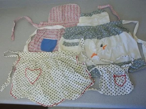 Grembiuli vintage bambola bambino grembiuli adulti 4 totale probabile fatto in casa - Foto 1 di 13