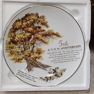 8.5" Avon Rep 5th Anniversary 22k Gold Trimmed Porcelain Plate The Great Oak - Picture 1 of 10