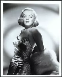 HOLLYWOOD MARILYN MONROE ACTRESS STYLISH SEXY POSE 🎬✨ VINTAGE ORIGINAL PHOTO - Picture 1 of 2