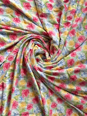 Rayón hilado no tejido por yarda  Foto 1 de 4