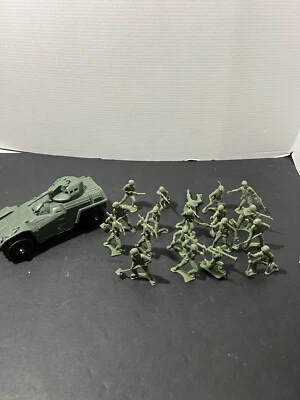 Lot of Vintage Tim Mee/Processed Plastic GI Plastic Army Men 2 + Tank - Image 1 of 4