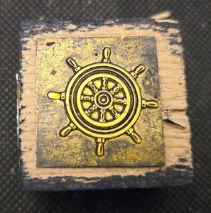 Stempel ➔ STEUERRAD ➔ Vintage-Klischee ➔ RARITÄT *Metall auf Holz* - Bild 1 von 1